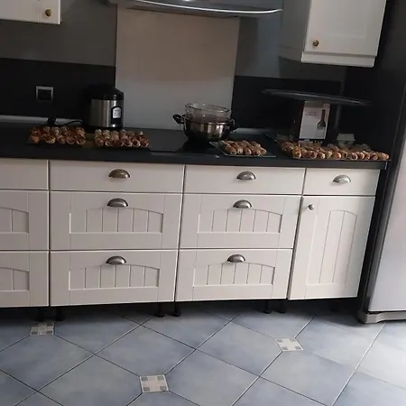 Climatisee Avec Grande Piscine Frühstückspension