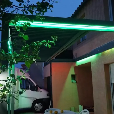 Climatisee Avec Grande Piscine *