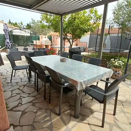 Climatisee Avec Grande Piscine *