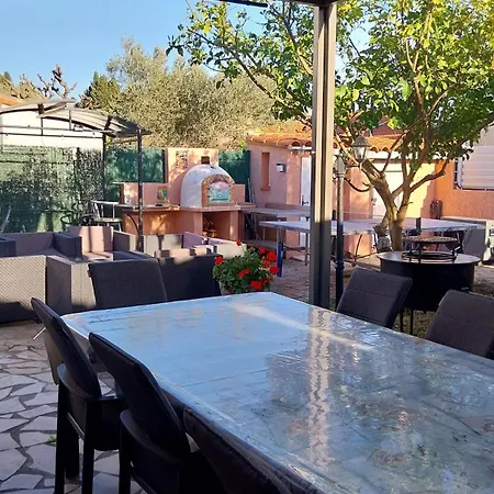 Climatisee Avec Grande Piscine *