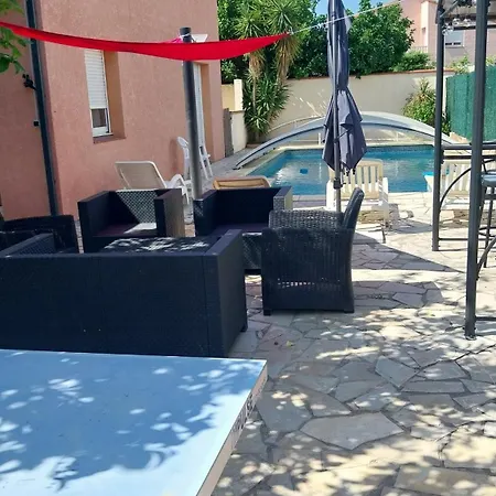 Climatisee Avec Grande Piscine Bed & Breakfast