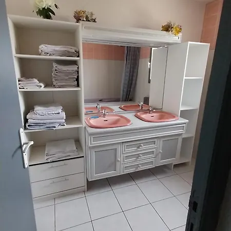 Climatisee Avec Grande Piscine Bed & Breakfast