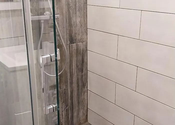 Climatisee Avec Grande Piscine Bed and Breakfast